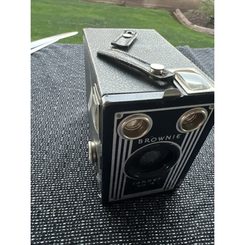 Antique Eastman Kodak Brownie Target Six-16 Art Deco Box Camera